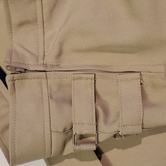 Khaki Skort!!! skirt/shorts. Adjustable Waist. Side zipper - Picture 5 of 6